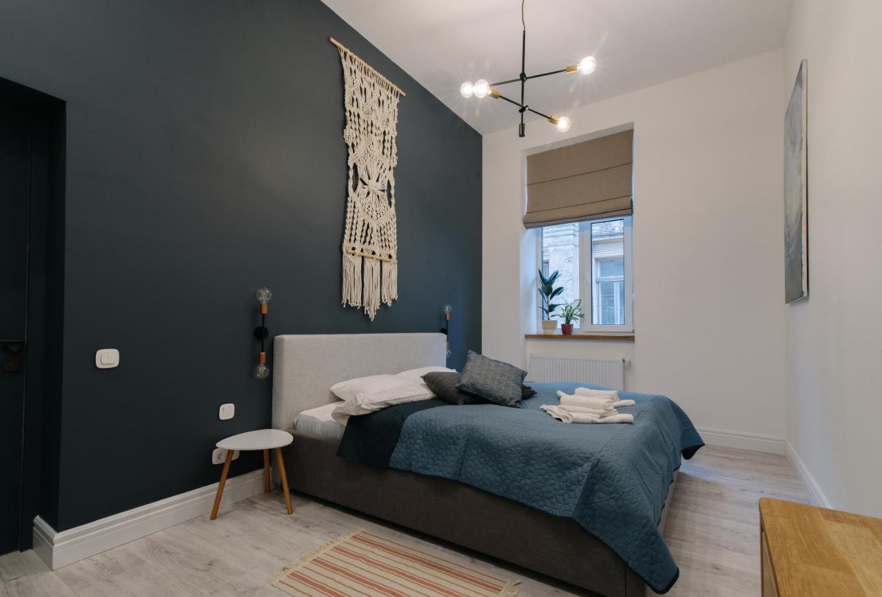 Apartment On Mikhalcuk Лвив Екстериор снимка
